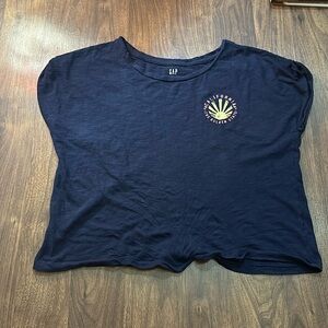 Navy blue cropped California shirt by GAP size Medium